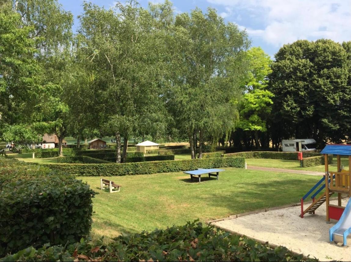 Camping Les Portes Du Perche Mamers Exterior foto